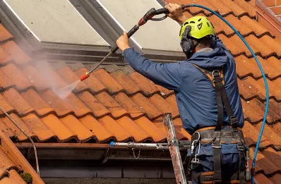 Démoussage et hydrofuge de toiture à Fermanville